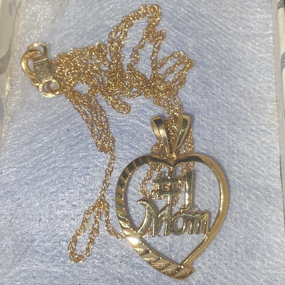 14K SOLID YELLOW GOLD #1 MOM HEART PENDANT & SOLID GOLD CHAIN SIGNED AURAFIN